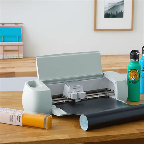 Cricut Smart Vinyl Removable 33X640Cm 1 Sheet (Black); Works without a cutting mat – just load & go!; Durable, yet removes without residue; Recommended for indoor use; For Cricut Explore® 3 & Cricut Maker® 3
